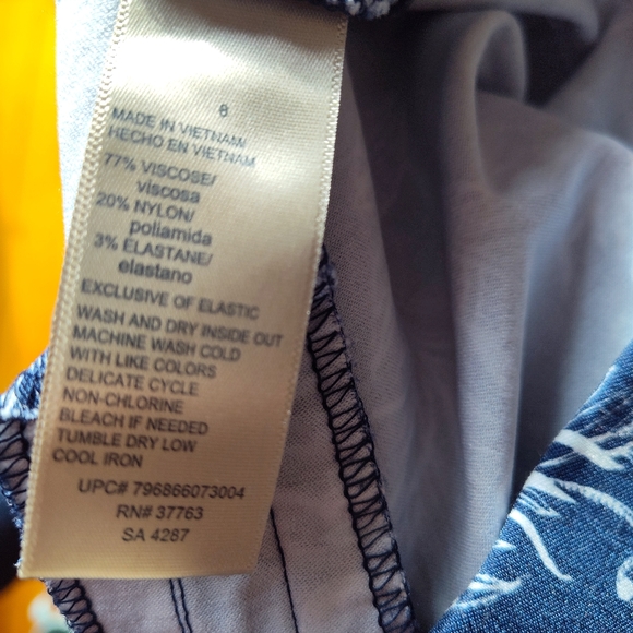 Raphaela Comfort pull-on print capri pants - Picture 4 of 4